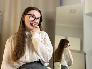 naked camgirl masturbating with vibrator TerraTrinh