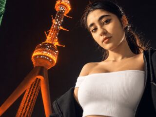 cam girl masturbating with vibrator TessieFardo
