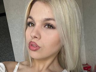 camgirl masturbating with dildo ThelmaLois