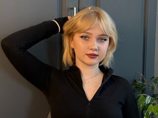 girl topless UdelaGoodhart