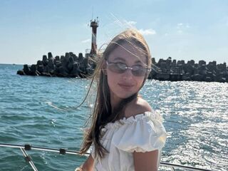 camgirl fingering pussy YaekoBrowers