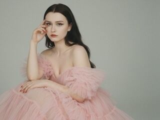 naked camgirl masturbating with vibrator YahairaTurnham
