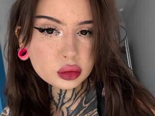 topless camgirl YasminBratz