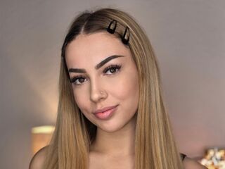 beautiful camgirl ZaraPlaya